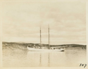 Image: Bowdoin in Small Harbor near Bowdoin Harbor